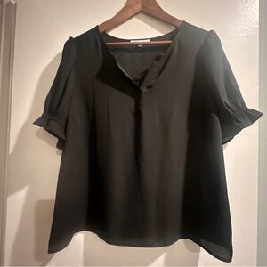 DR2 Black Short-Sleeve V-Neck Women's Top- Large